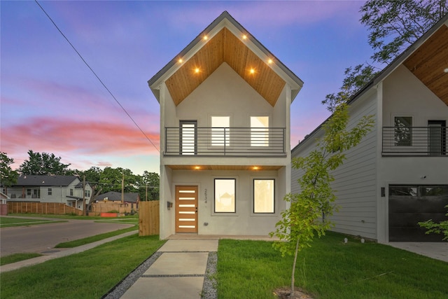 2534 Pennsylvania Ave, Dallas, TX 75215 - contemporary home with a balcony and stucco siding