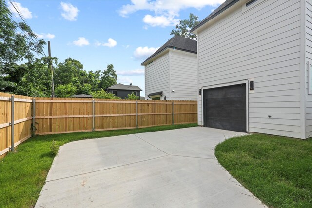 2534 Pennsylvania Ave, Dallas, TX 75215 - view of yard with driveway and a garage