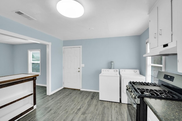 121 Chowning Dr, Desoto, TX 75115 - clothes washing area featuring light wood-type flooring, baseboards, healthy amount of natural light, and separate washer and dryer