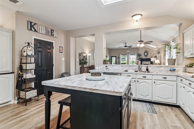 2630 Argyle Shore Dr, Rockwall, TX 75087 - kitchen with a sink, lofted ceiling, light wood-style floors, light countertops, and a peninsula