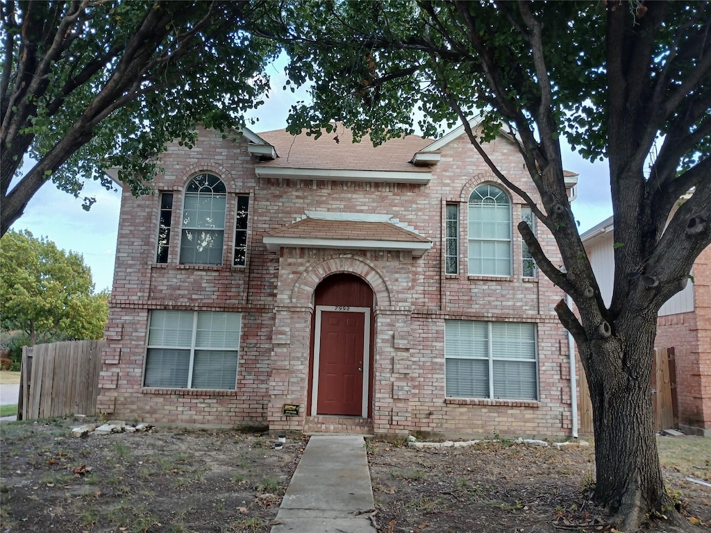 7992 Quest Ct, Frisco, TX 75035 - view of front of home featuring brick siding, roof with shingles, and fence