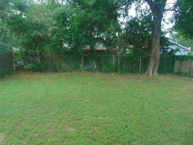 7928 Hull Ave, Dallas, TX 75216 - view of yard