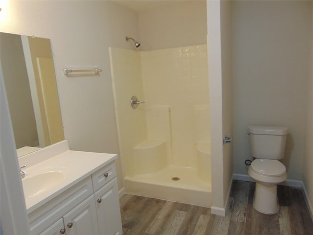 7928 Hull Ave, Dallas, TX 75216 - full bath featuring wood finished floors, toilet, a shower, and vanity