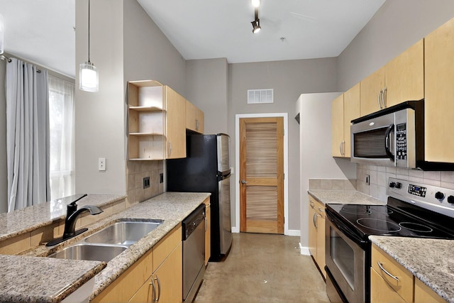 201 W Lancaster Ave Unit 218, Fort Worth, TX 76102 - kitchen with stainless steel appliances, light brown cabinetry, a sink, and finished concrete floors