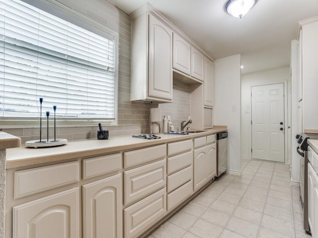 827 Sherbrook Dr, Richardson, TX 75080 - kitchen with stainless steel appliances, decorative backsplash, a sink, light countertops, and baseboards