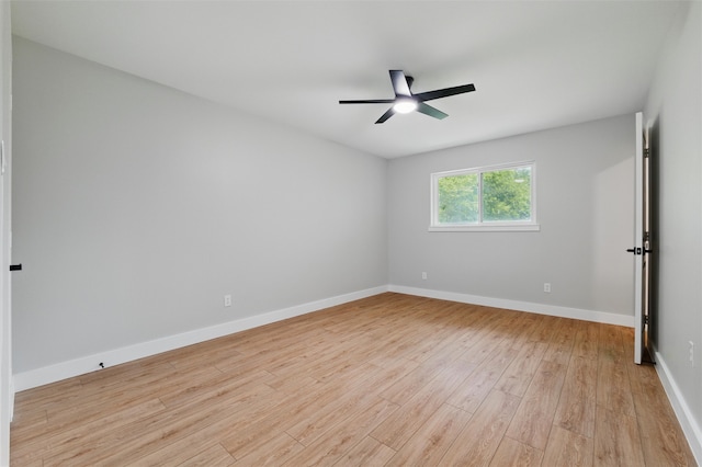 742 Chalk Hill Ln, Desoto, TX 75115 - unfurnished room featuring light wood-style floors, ceiling fan, and baseboards