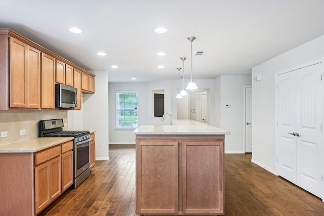 7789 Gulf Breeze Ln, Frisco, TX 75036 - kitchen with appliances with stainless steel finishes, baseboards, dark wood-style flooring, recessed lighting, and a center island with sink