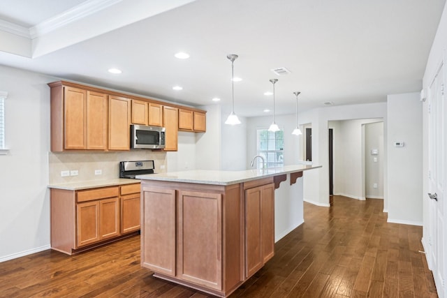7789 Gulf Breeze Ln, Frisco, TX 75036 - kitchen featuring stainless steel appliances, dark wood finished floors, a center island with sink, recessed lighting, and baseboards