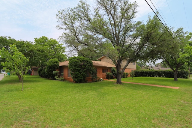 1000 S Harrison St, Mcgregor, TX 76657 - view of green lawn