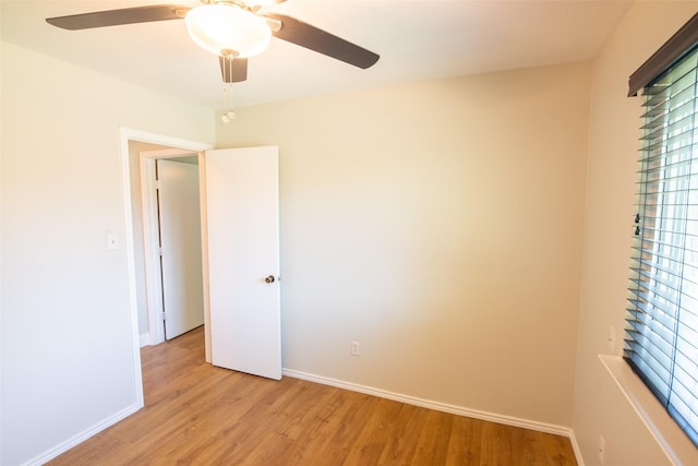 417 Red Coat Ln, Arlington, TX 76002 - unfurnished room with light wood-style floors, ceiling fan, and baseboards