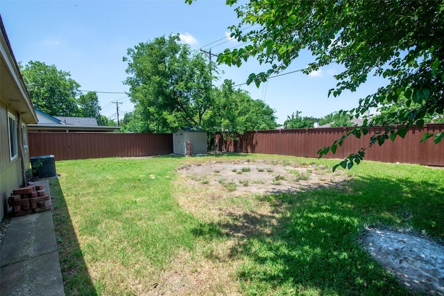 417 Red Coat Ln, Arlington, TX 76002 - view of yard