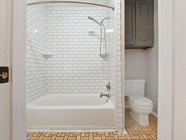 4509 Trowbridge Dr, Arlington, TX 76013 - bathroom with toilet and washtub / shower combination