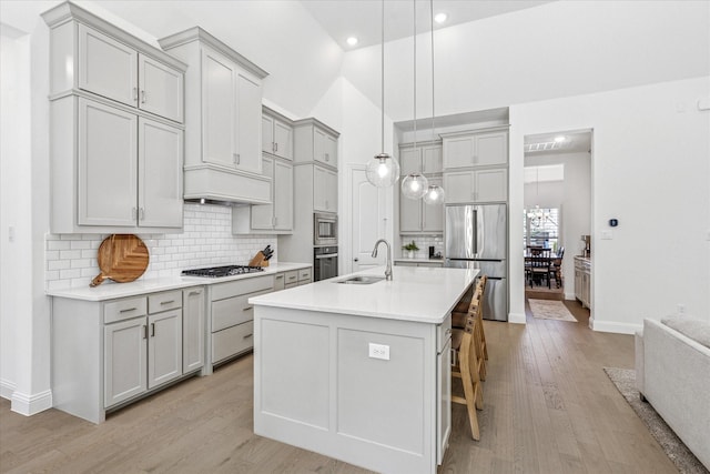 806 Placid Way, Argyle, TX 76226 - kitchen with appliances with stainless steel finishes, a sink, gray cabinets, light wood-style floors, and baseboards