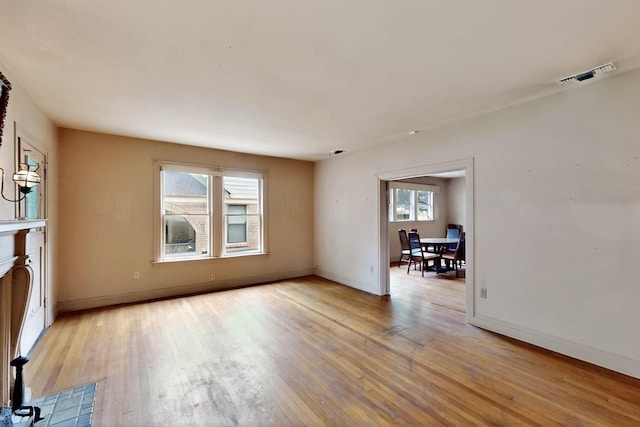 1022 N Edgefield Ave, Dallas, TX 75208 - unfurnished living room with light wood-type flooring and baseboards