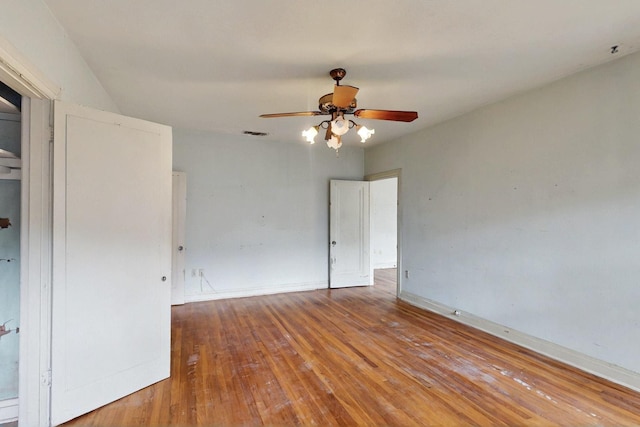 1022 N Edgefield Ave, Dallas, TX 75208 - unfurnished room with hardwood / wood-style flooring, ceiling fan, and baseboards