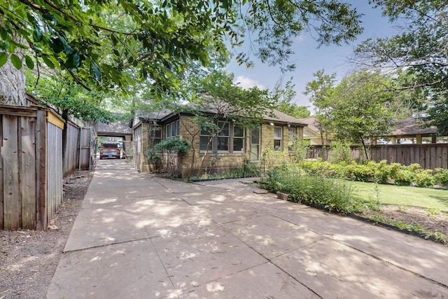 1022 N Edgefield Ave, Dallas, TX 75208 - view of front of property with brick siding
