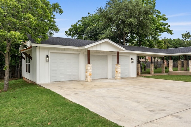 6701 Fish Pond Rd, Waco, TX 76710 - garage featuring a detached garage and concrete driveway