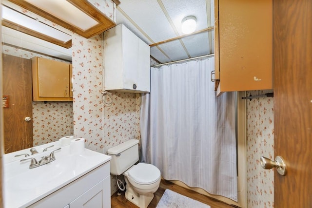 30 The Rdg, Corinth, TX 76210 - bathroom with toilet, wallpapered walls, a shower with shower curtain, vanity, and wood finished floors