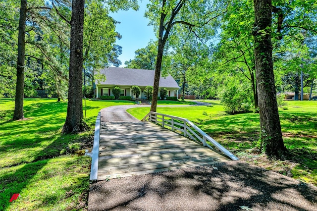 9855 Holamy Ln, Shreveport, LA 71106 - view of front of property with a front lawn
