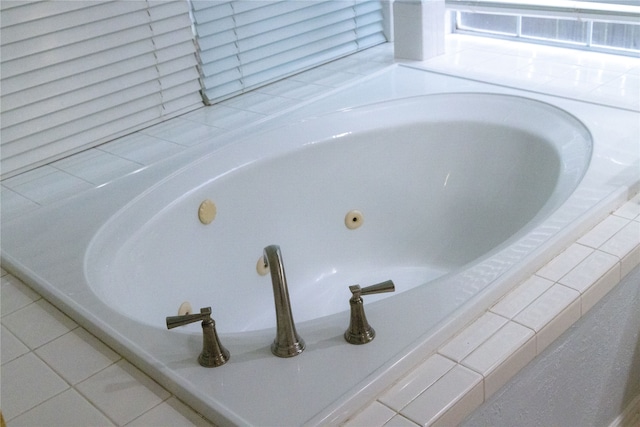 2104 Hunter Place Ln, Arlington, TX 76006 - bathroom view of a jetted tub