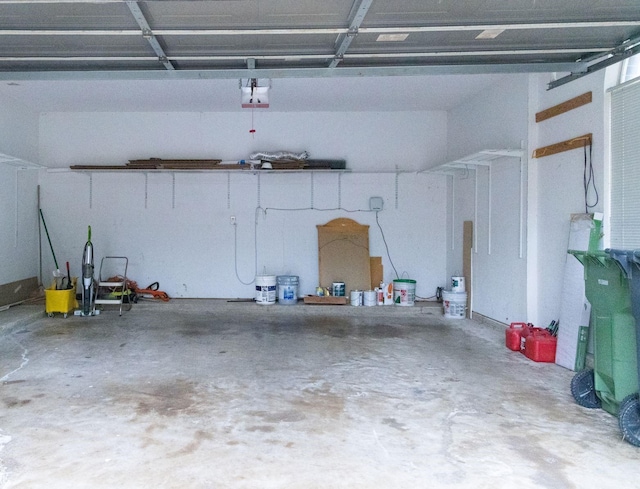 2104 Hunter Place Ln, Arlington, TX 76006 - garage featuring a garage door opener