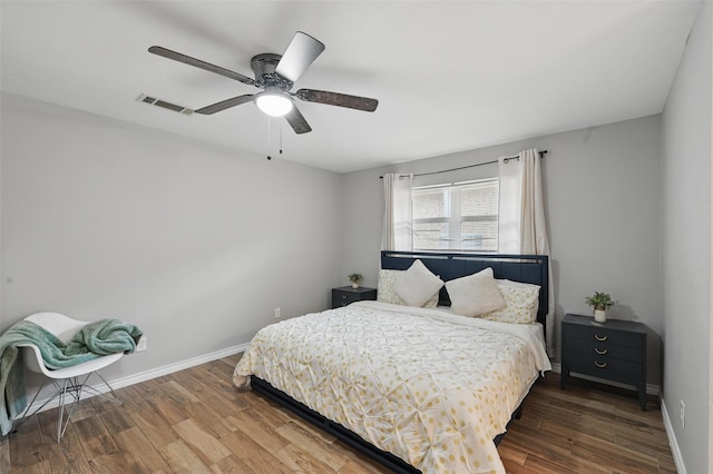 1632 Pecan Park Dr, Arlington, TX 76012 - bedroom with wood finished floors, baseboards, and a ceiling fan