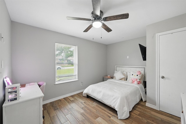 1632 Pecan Park Dr, Arlington, TX 76012 - bedroom featuring wood finished floors, baseboards, and ceiling fan