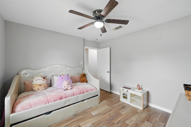 1632 Pecan Park Dr, Arlington, TX 76012 - bedroom with light wood-style floors, baseboards, and ceiling fan