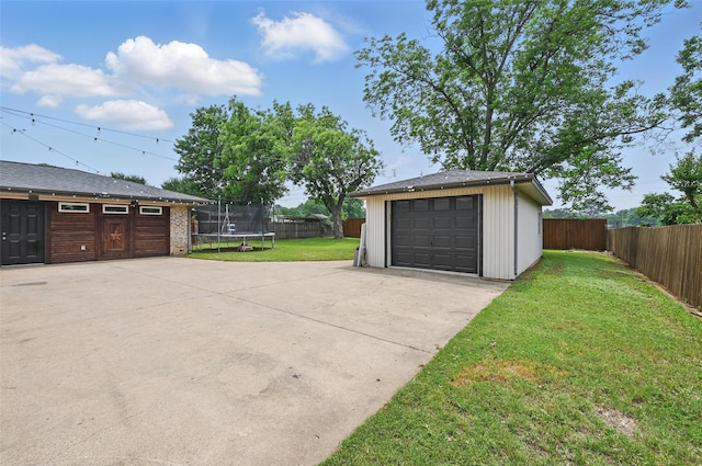 1632 Pecan Park Dr, Arlington, TX 76012 - detached garage with a trampoline