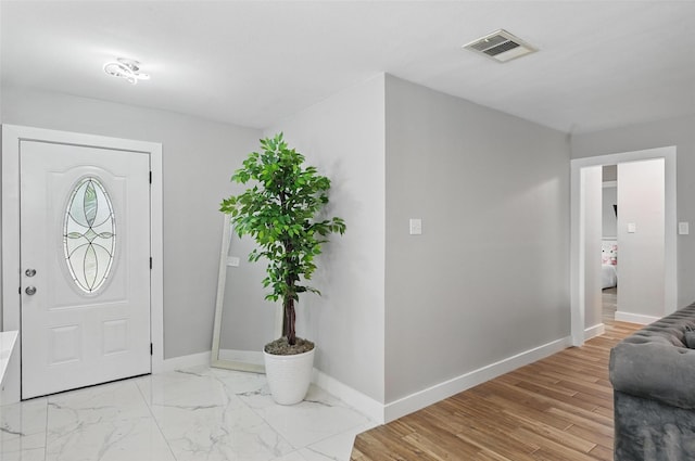 1632 Pecan Park Dr, Arlington, TX 76012 - entrance foyer with baseboards