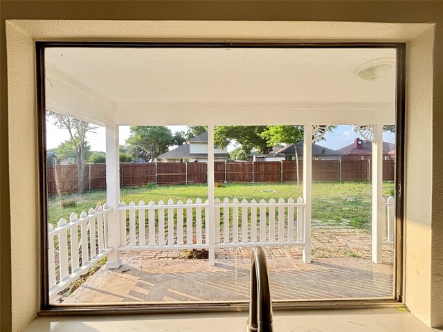 1153 Tracy Ln, Lancaster, TX 75134 - entryway with a textured wall