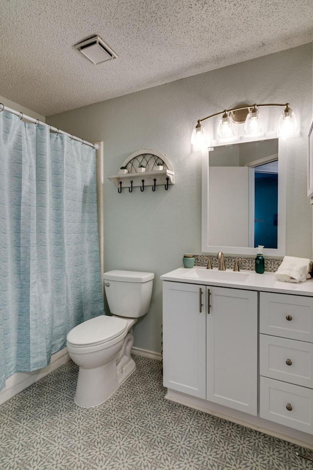 6713 Windwillow Dr, Fort Worth, TX 76137 - full bathroom with toilet, vanity, curtained shower, and a textured ceiling