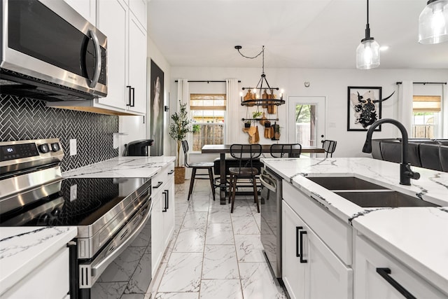 1096 Tupuna Ct, Tool, TX 75143 - kitchen with appliances with stainless steel finishes, a sink, tasteful backsplash, and healthy amount of natural light