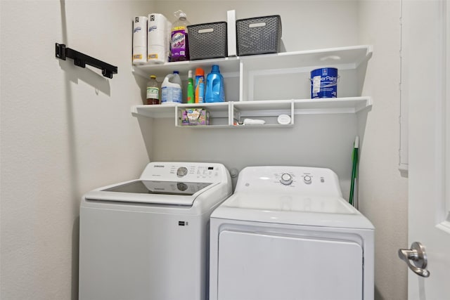 3454 Eloise Ln, Krum, TX 76249 - laundry room with washer and dryer