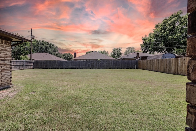 view of yard at dusk