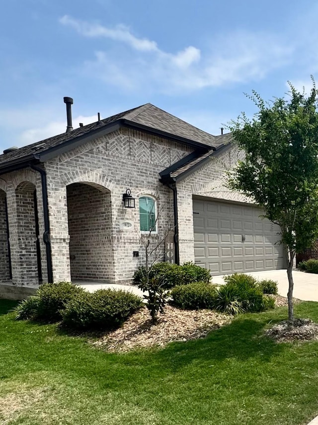 1812 Horseshoe Ln, Van Alstyne, TX 75495 - view of front of property with brick siding, driveway, a garage, and a front lawn