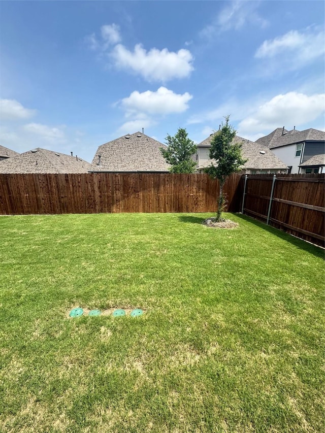 1812 Horseshoe Ln, Van Alstyne, TX 75495 - view of yard