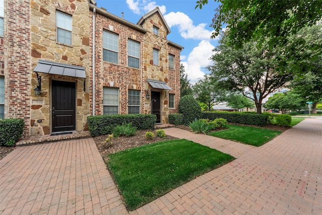 7941 Parkwood Blvd, Plano, TX 75024 - view of front facade with stone siding