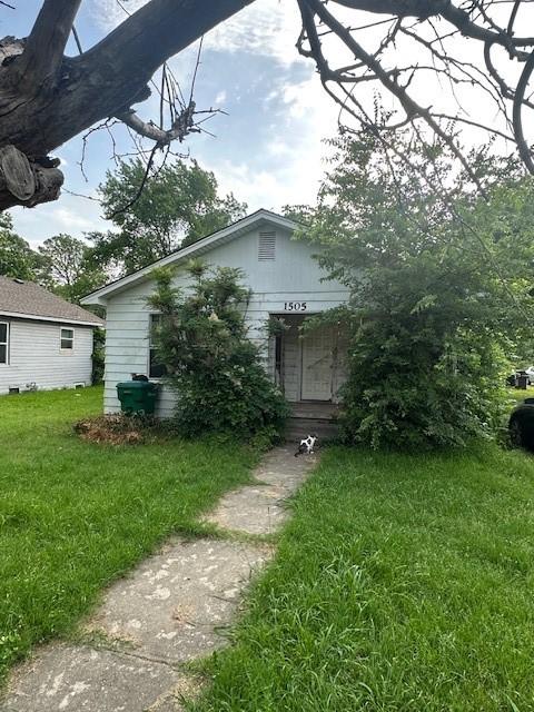 1505 S Austin St, Sherman, TX 75090 - bungalow with a front yard