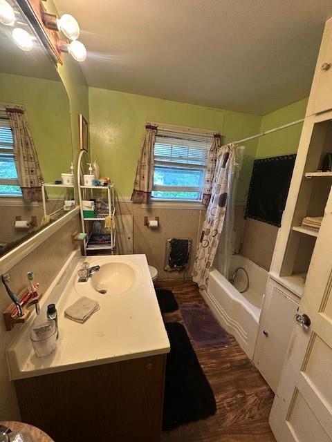 1505 S Austin St, Sherman, TX 75090 - bathroom with plenty of natural light, shower / bath combo, vanity, and wood finished floors