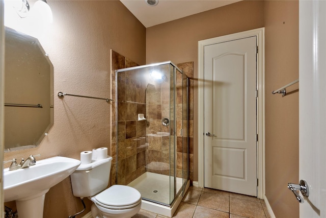 319 Paloverde Ln, Frisco, TX 75036 - full bathroom featuring toilet, a shower stall, tile patterned flooring, a sink, and a textured wall