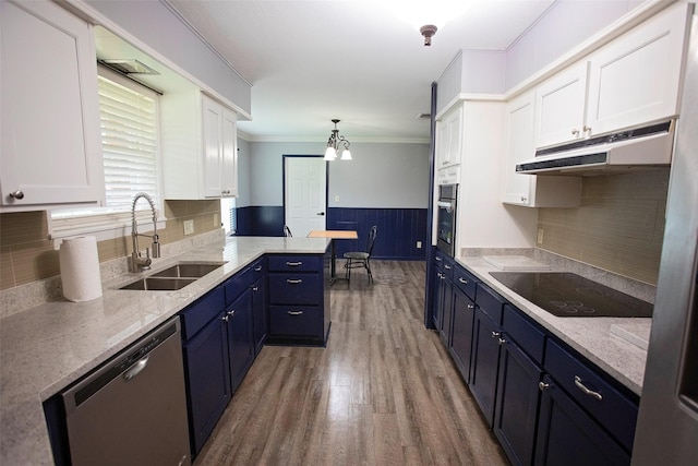 1413 Oak Hills Dr, Graham, TX 76450 - kitchen with stainless steel appliances, a sink, blue cabinets, crown molding, and under cabinet range hood