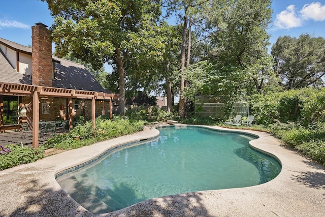 4401 Longacres Ct, Arlington, TX 76016 - swimming pool featuring a patio