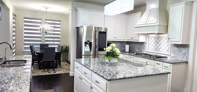 11424 Barcelona Ln, Frisco, TX 75035 - kitchen with appliances with stainless steel finishes, premium range hood, a sink, a chandelier, and dark wood-type flooring