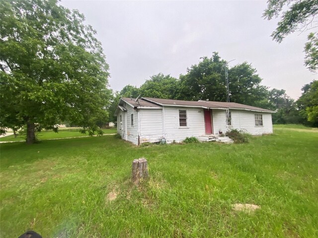 300 S Texas St, Emory, TX 75440 - view of front of house with a front lawn and entry steps