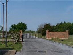 16 Cedar Bayou Cir, Pottsboro, TX 75076 - gate featuring fence