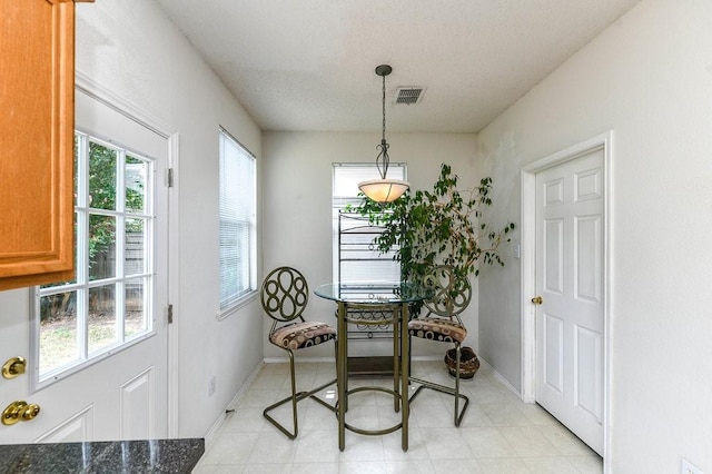 918 Telluride Dr, Arlington, TX 76001 - dining room with baseboards