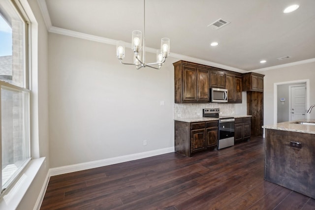 709 Lake Murray Ln, Cleburne, TX 76033 - kitchen featuring stainless steel appliances, a sink, a chandelier, ornamental molding, and dark brown cabinetry