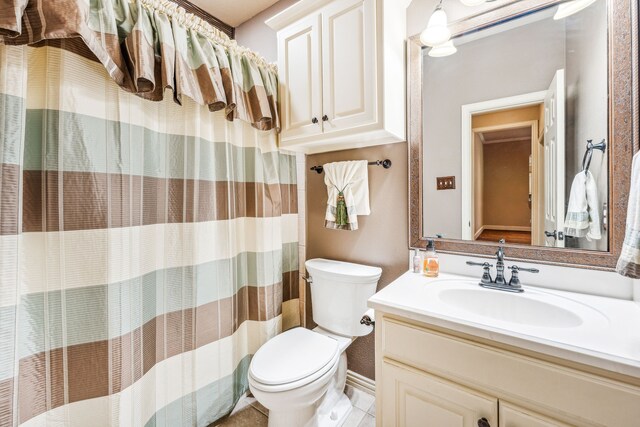 109 Rio Bravo Ct, Weatherford, TX 76088 - full bath featuring toilet, vanity, and baseboards
