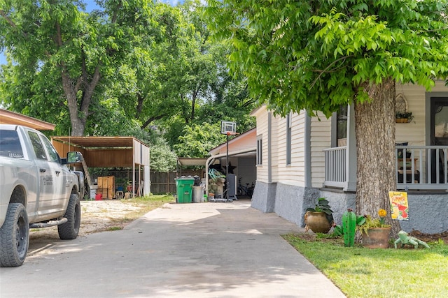 517 W College Ave, Coleman, TX 76834 - view of property exterior featuring driveway